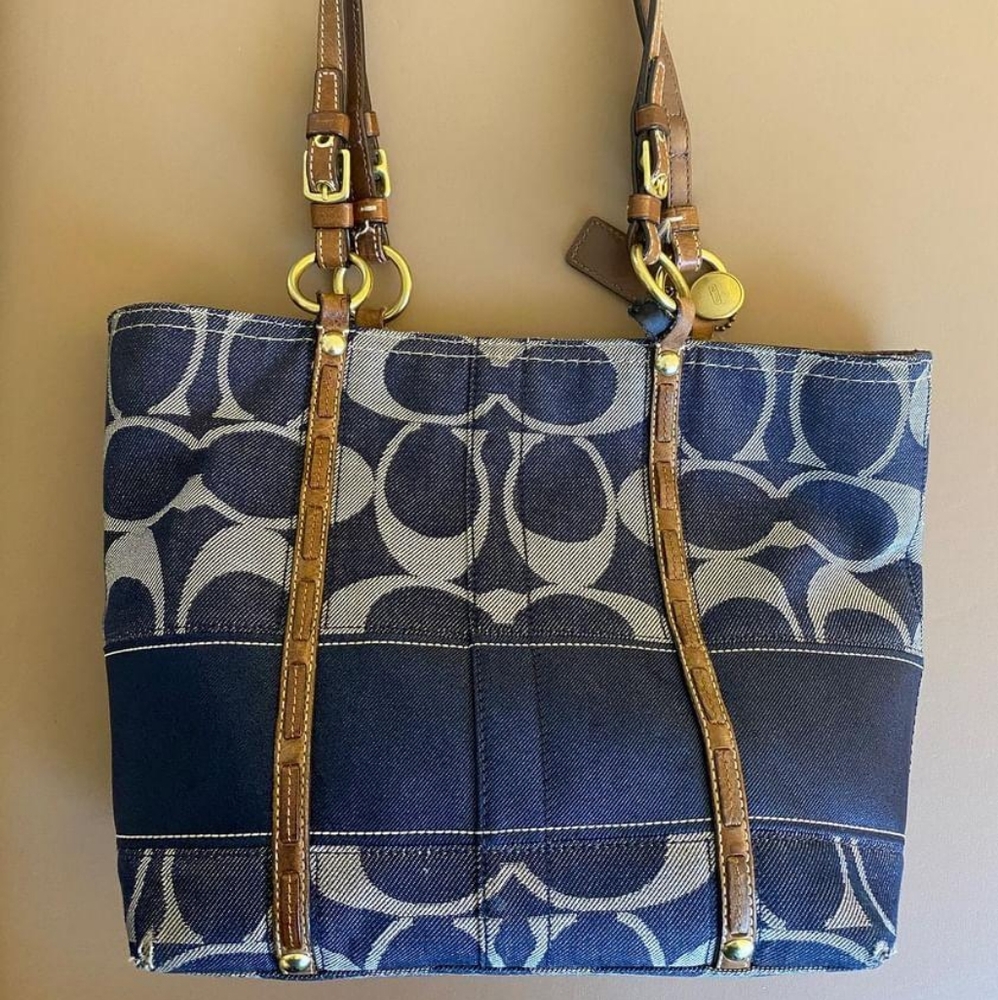 Authentic coach tote bag medium size tote bag navy blue coach bag used
